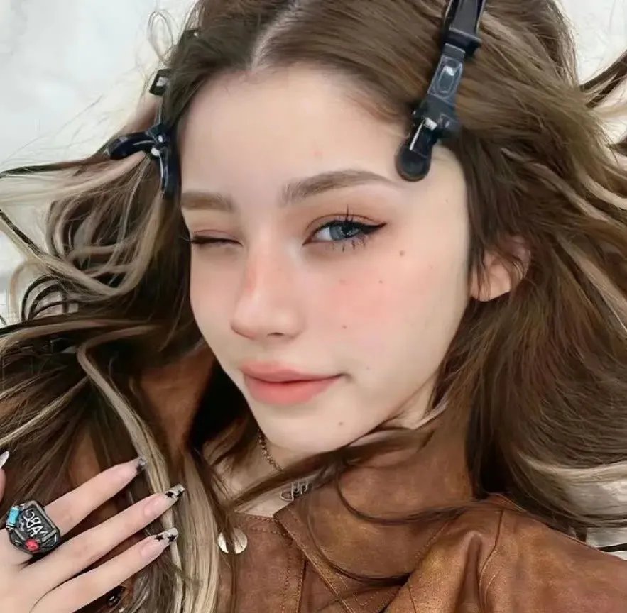 绿茵春色